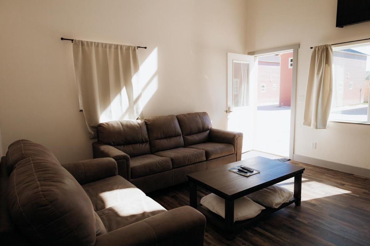 The IronHorse Inn - Housity