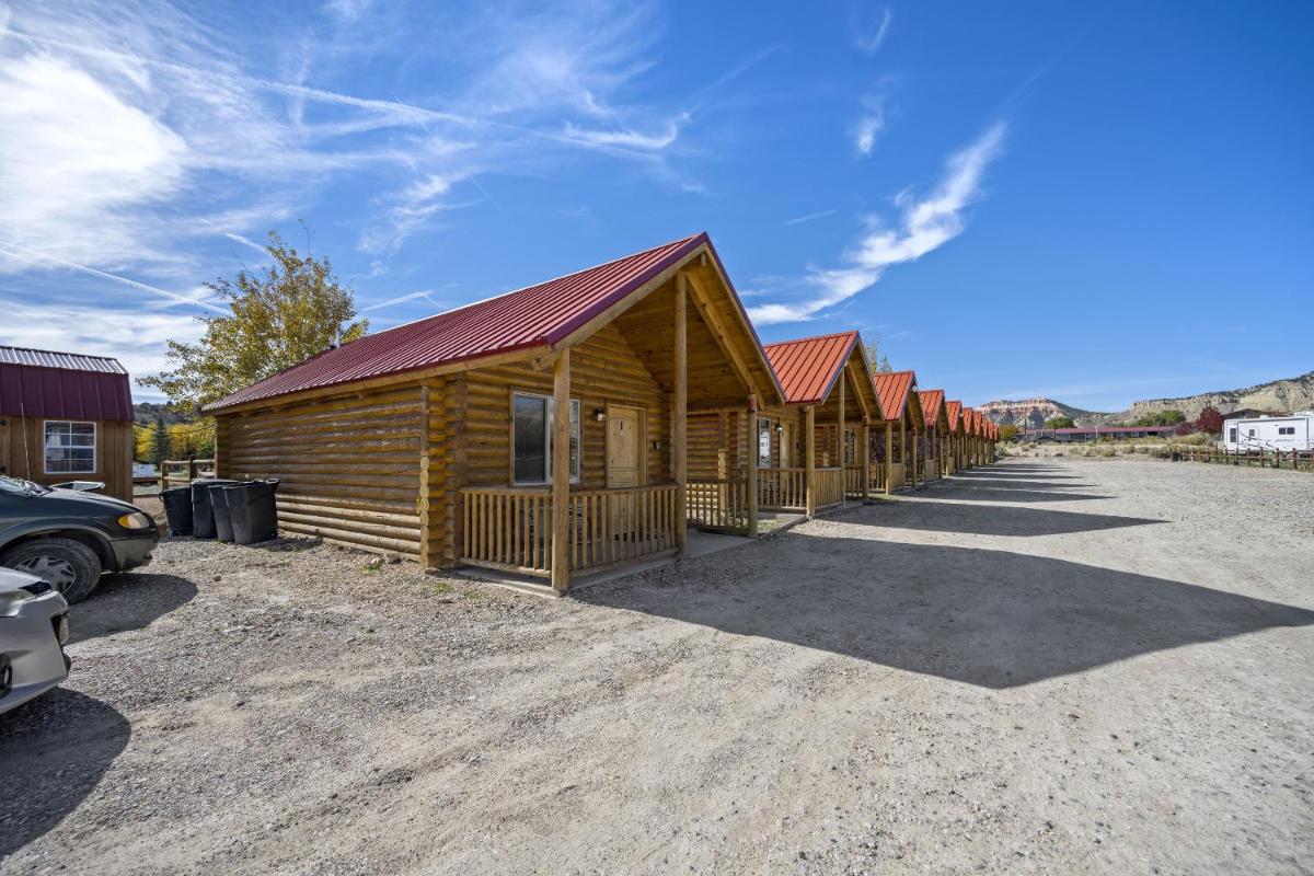 Bryce Canyon Log Cabins - Housity