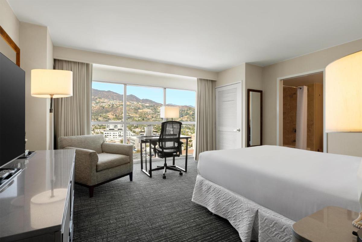 Hilton Los Angeles North-Glendale & Executive Meeting Center - Housity