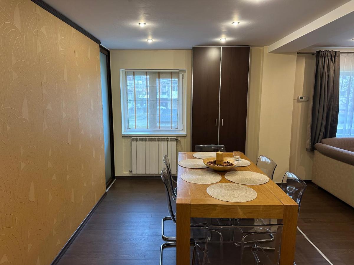 Chris Apart - Housity