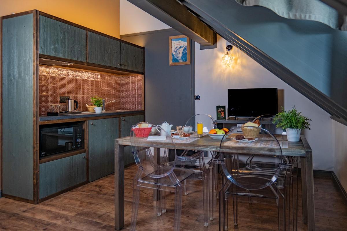 Cuisine ou kitchenette dans l'établissement La Maison Rouge