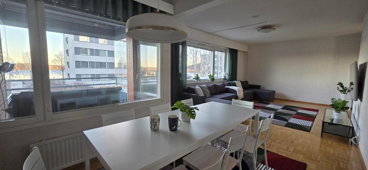 Aura Apartment with River View, Sauna & 3 Bedrooms - Housity