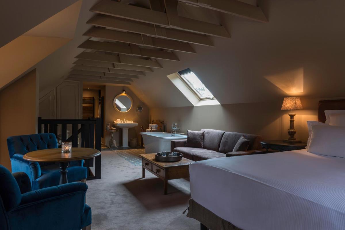 Coin salon dans l'établissement Les Pins de César - La campagne d'Etretat