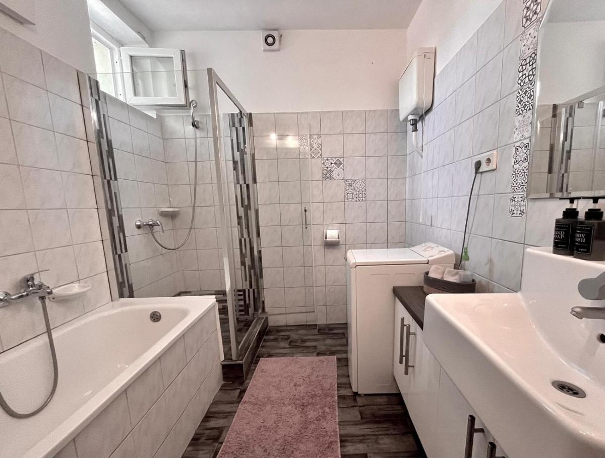 Aqua Apartmanok - Housity