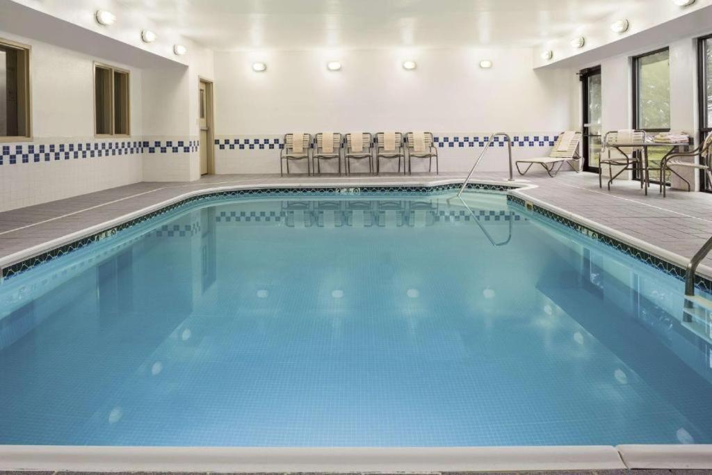 Hampton Inn Zanesville - Housity