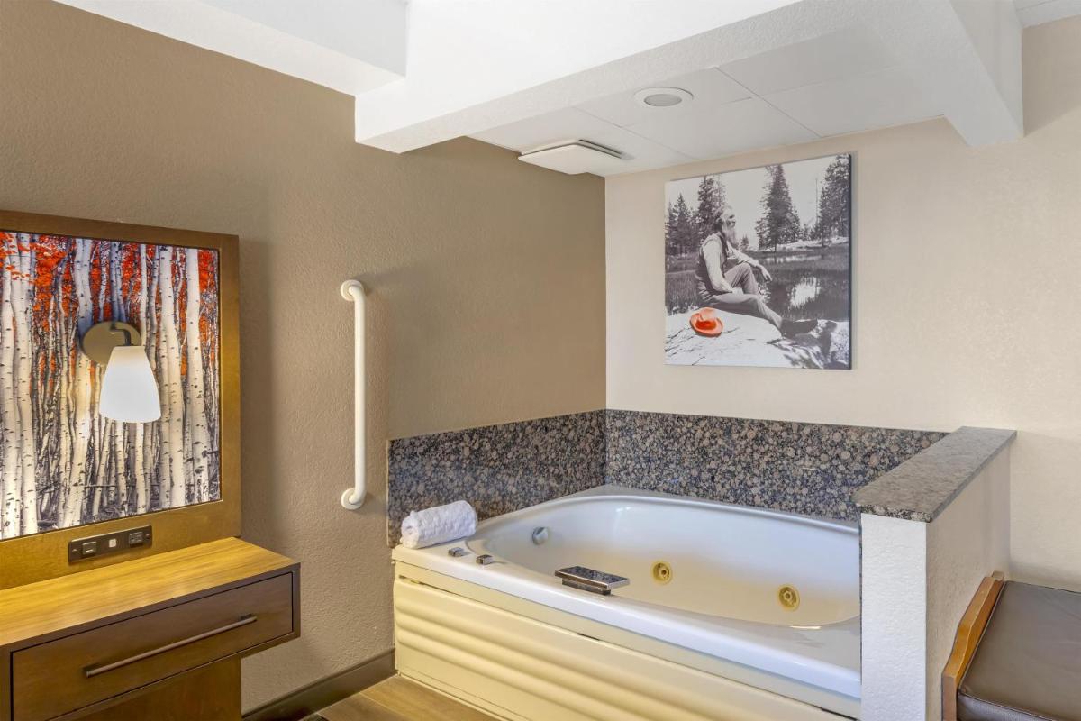 Best Western Plus McCall Lodge and Suites - Housity