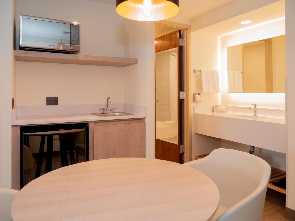 Holiday Inn Express - Monterrey - Tecnologico by IHG - Housity
