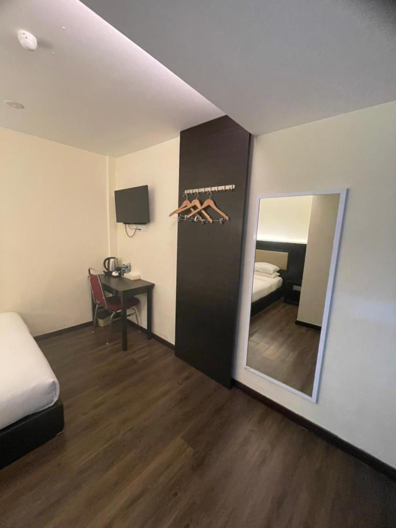 Hotel Zuhra - Housity