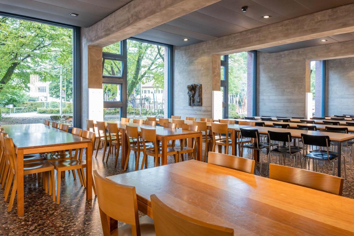 Zurich Youth Hostel - Housity