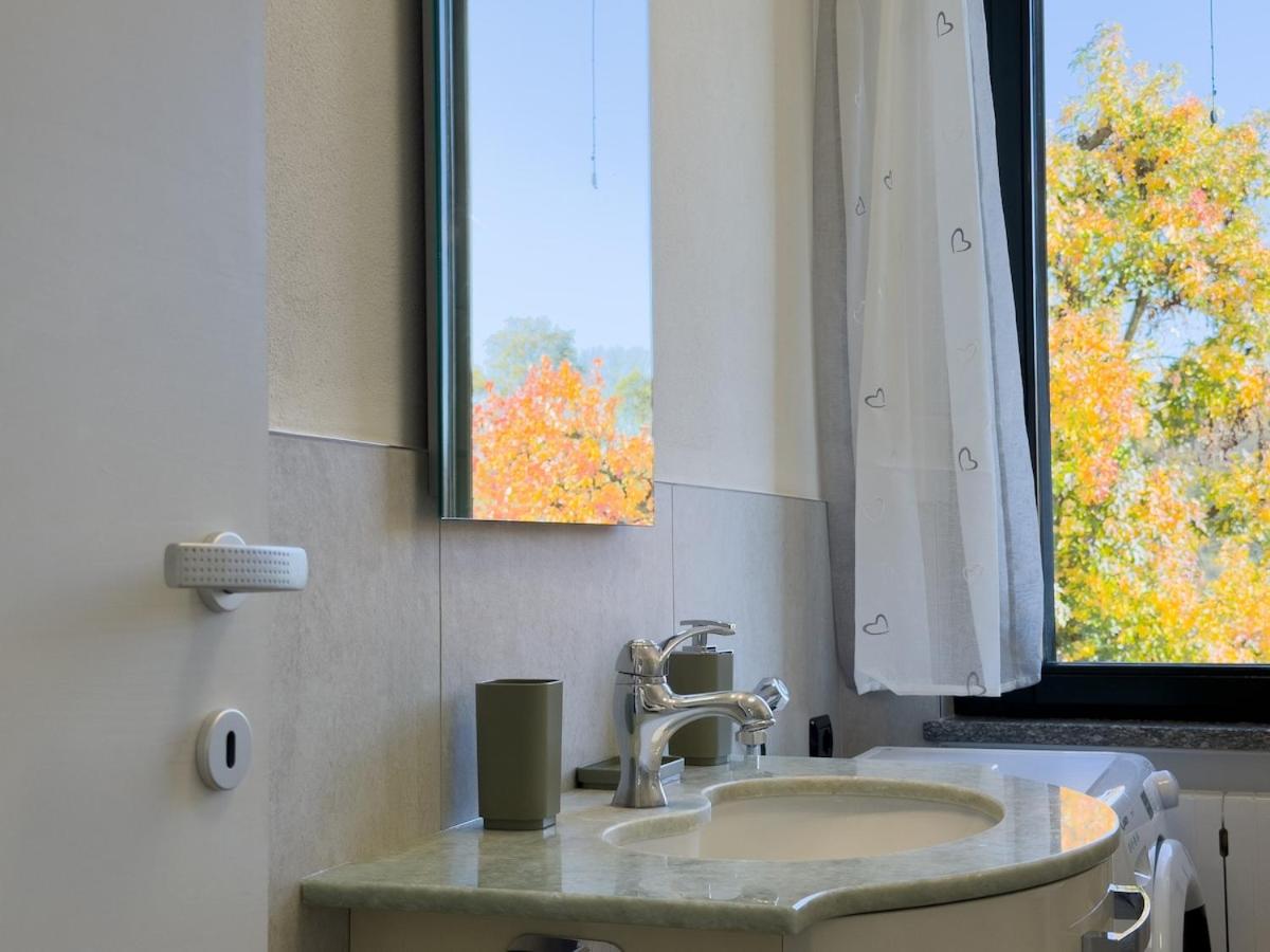 Cozy Lake House Angera - Housity