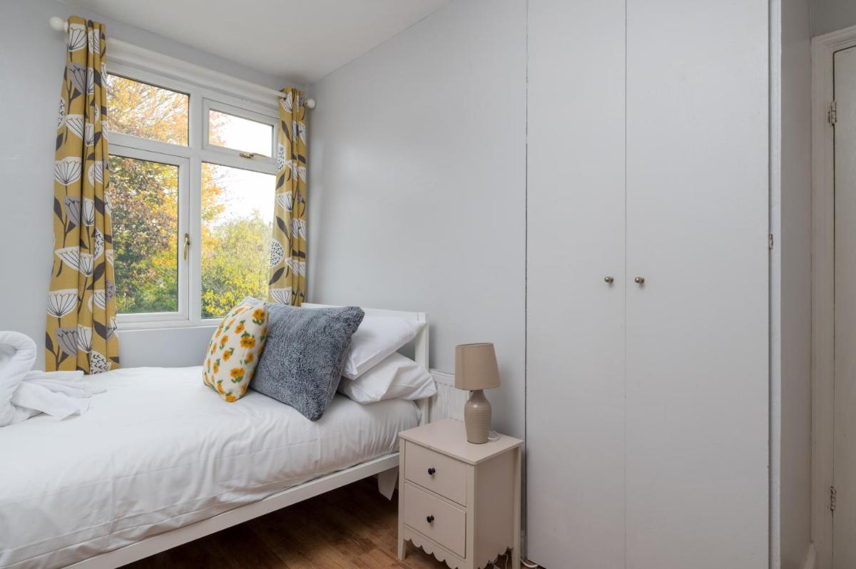 Charming Stony Stratford Milton Keynes Home - Housity