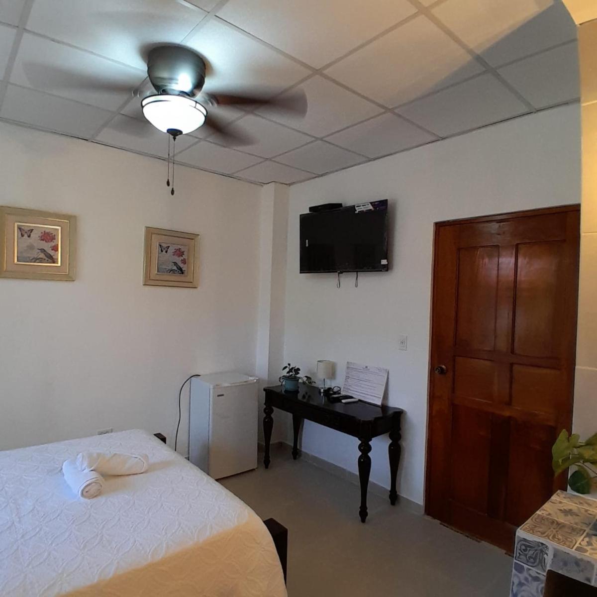 Hostel Kimmell / Hostal Familiar La Casita De Los Kimmell - Housity
