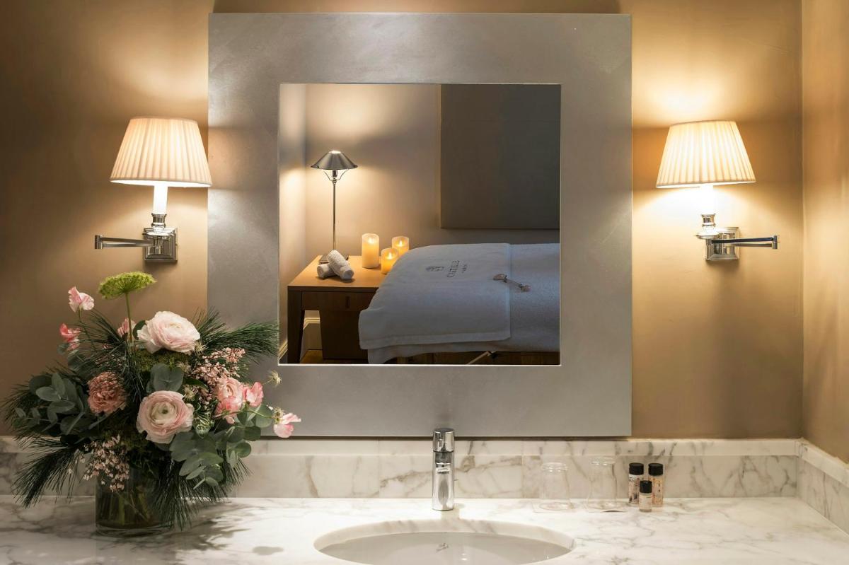 Salle de bains dans l'établissement Castille Paris – Starhotels Collezione