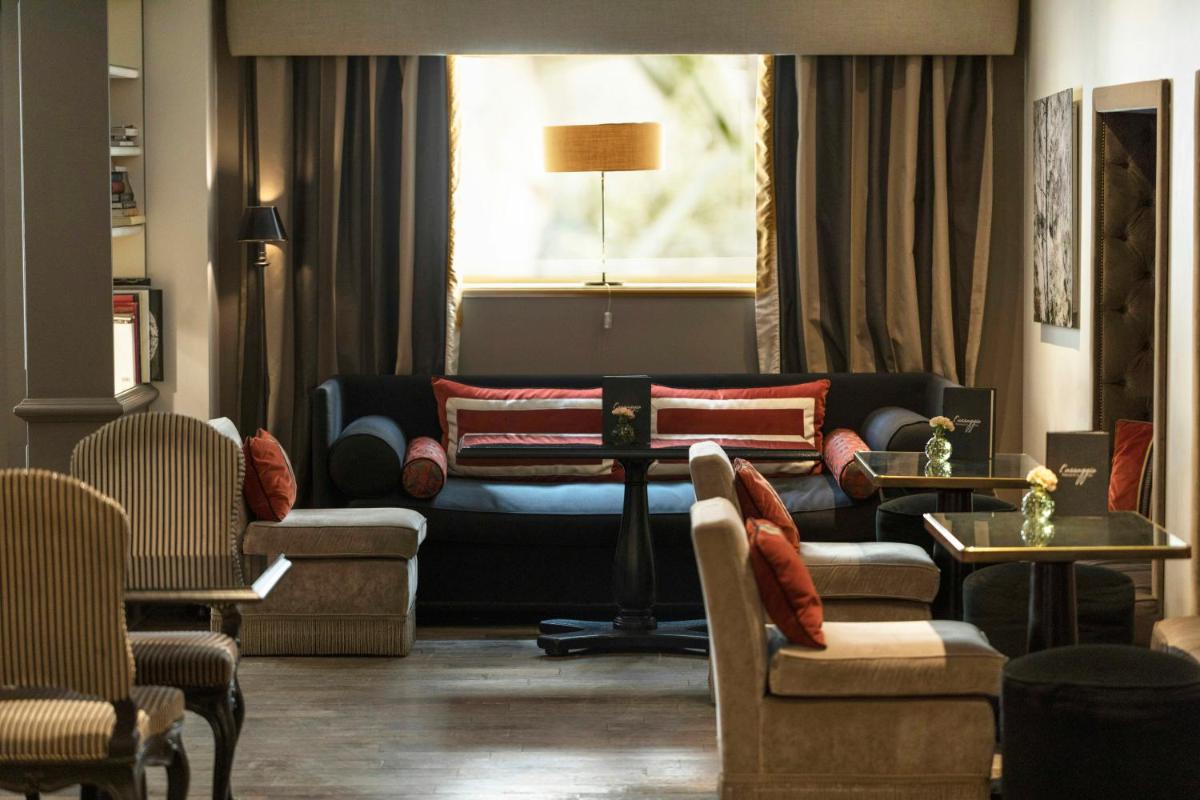 Coin salon dans l'établissement Castille Paris – Starhotels Collezione