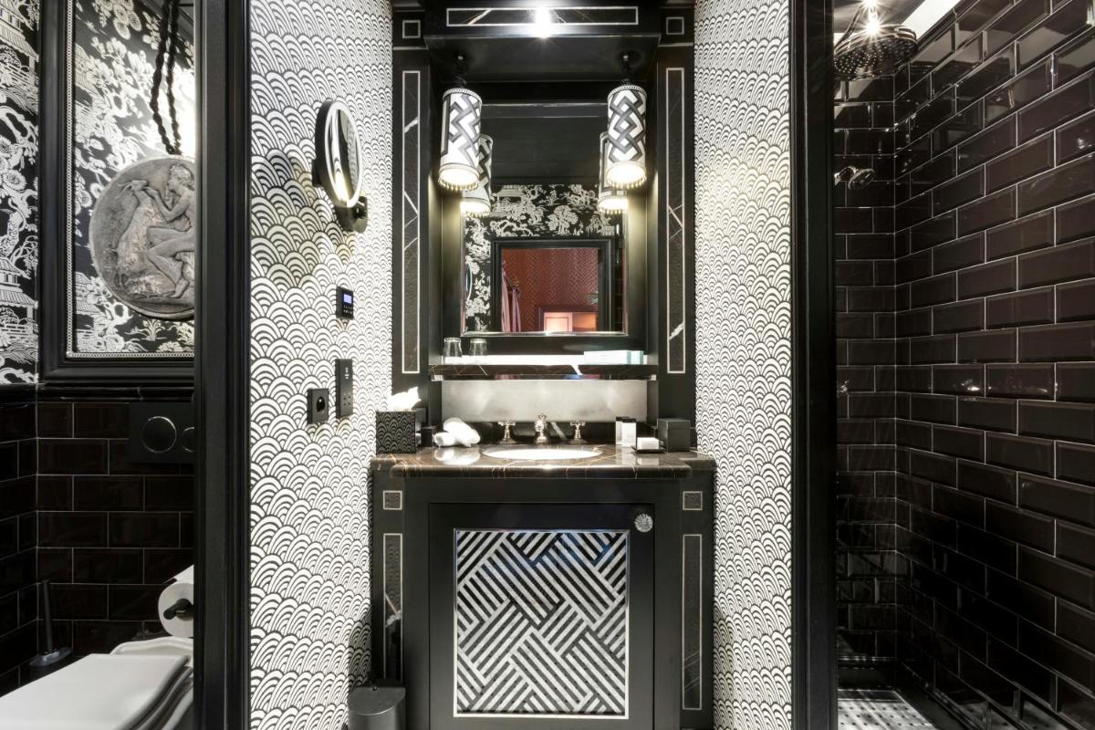 Salle de bains dans l'établissement Castille Paris – Starhotels Collezione