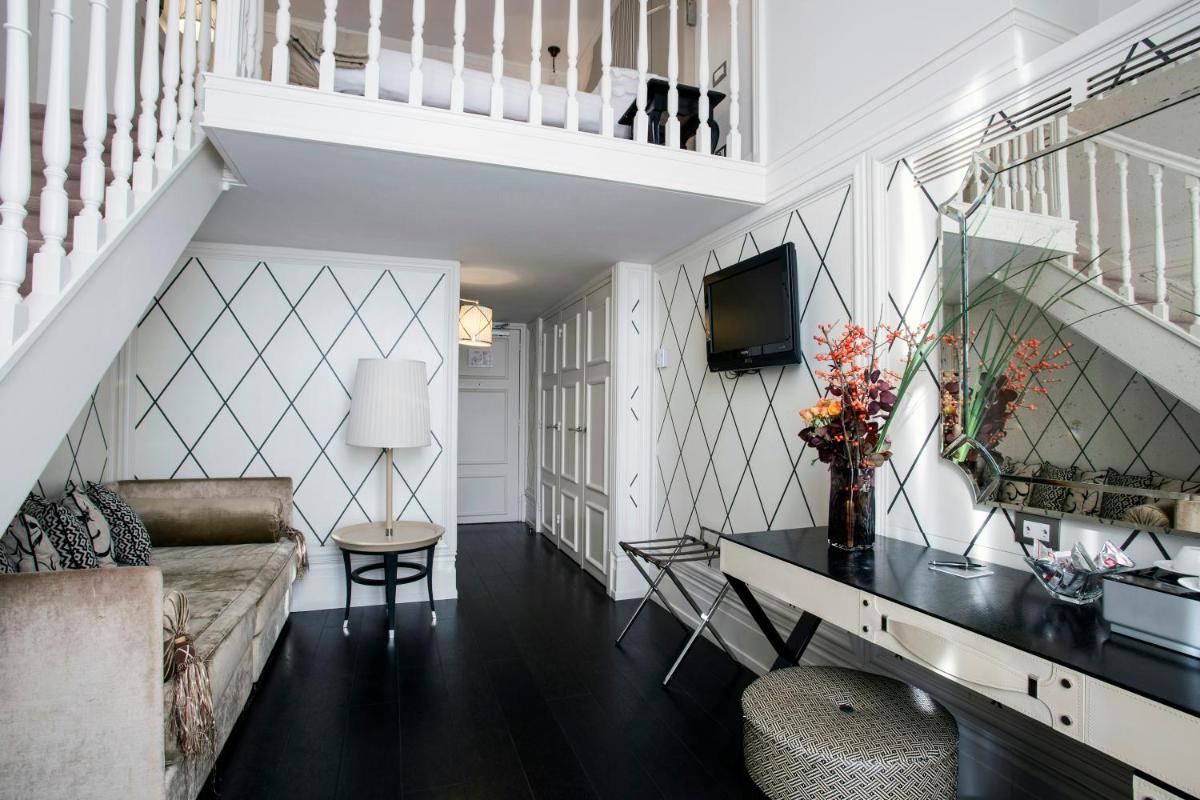 Coin salon dans l'établissement Castille Paris – Starhotels Collezione