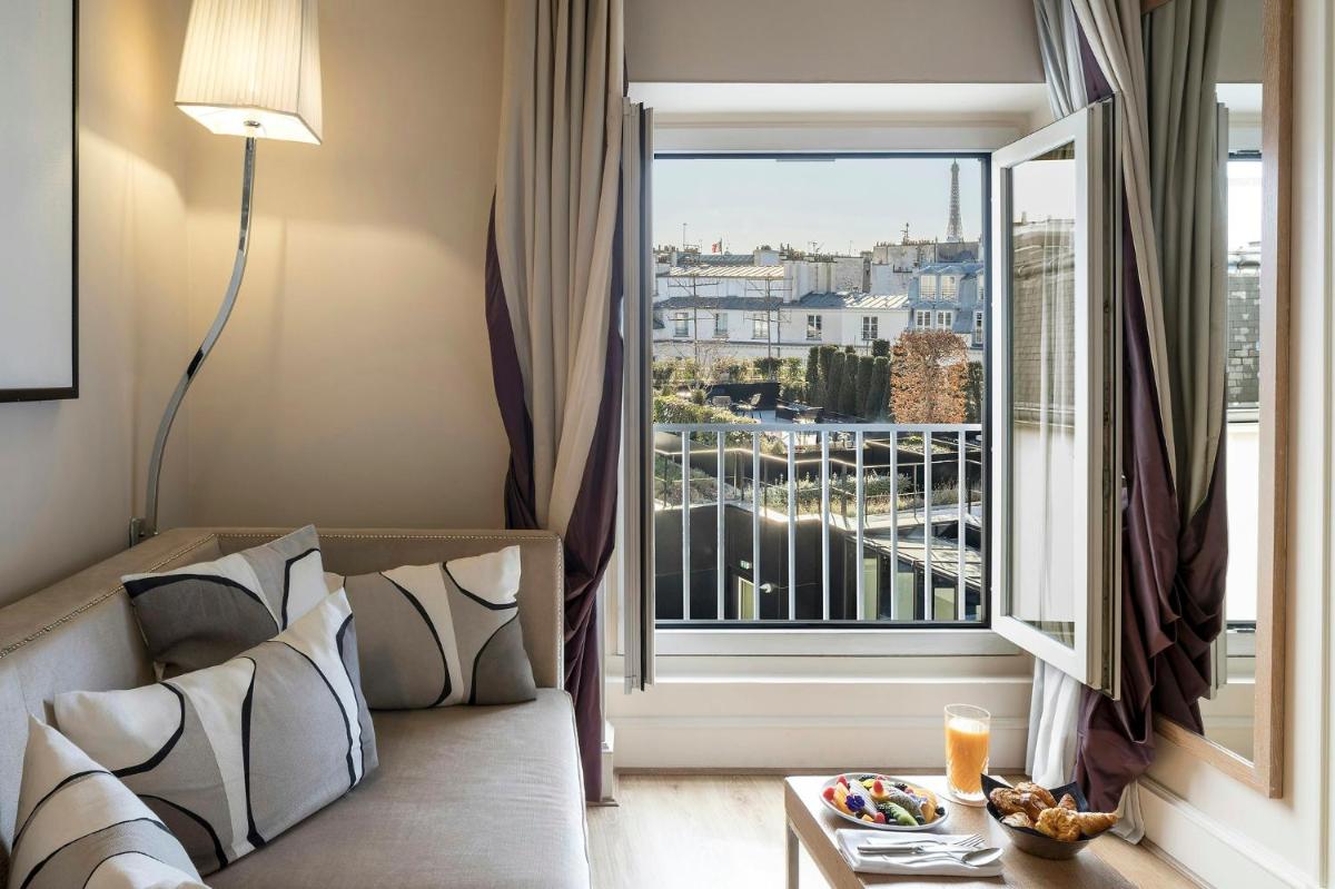 Coin salon dans l'établissement Castille Paris – Starhotels Collezione