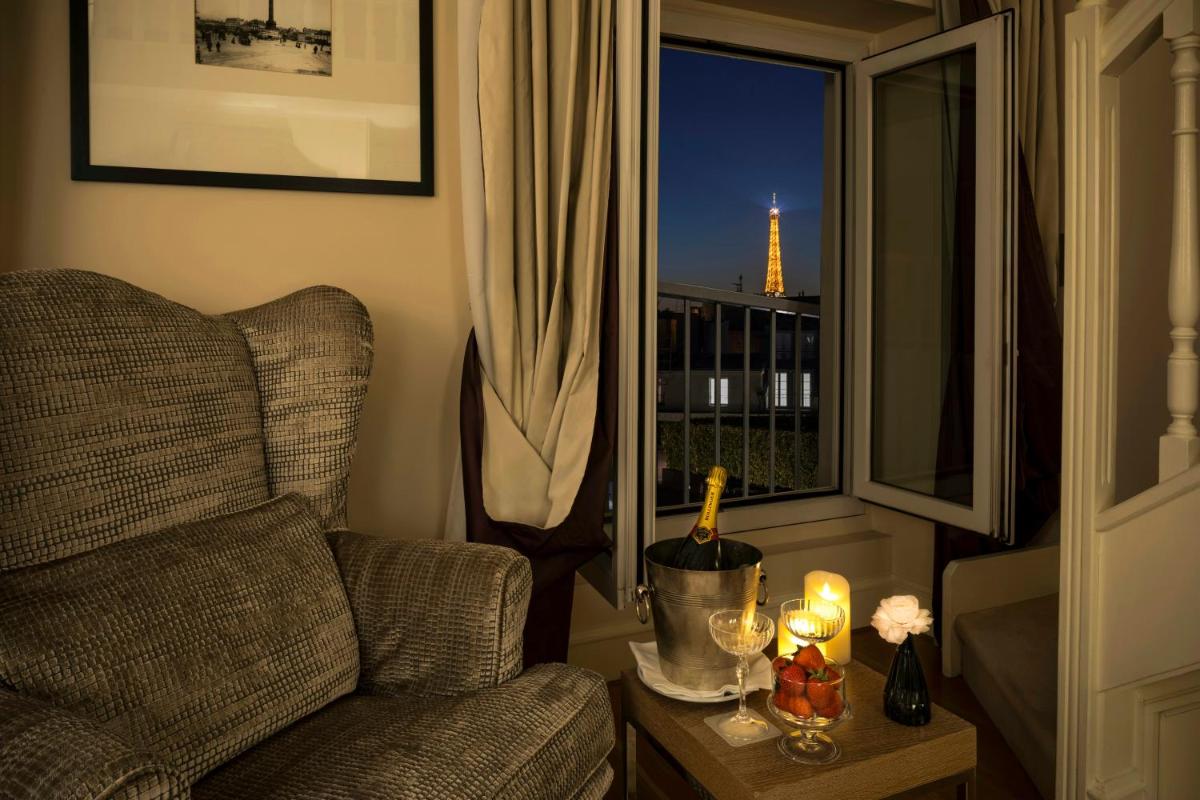 Coin salon dans l'établissement Castille Paris – Starhotels Collezione