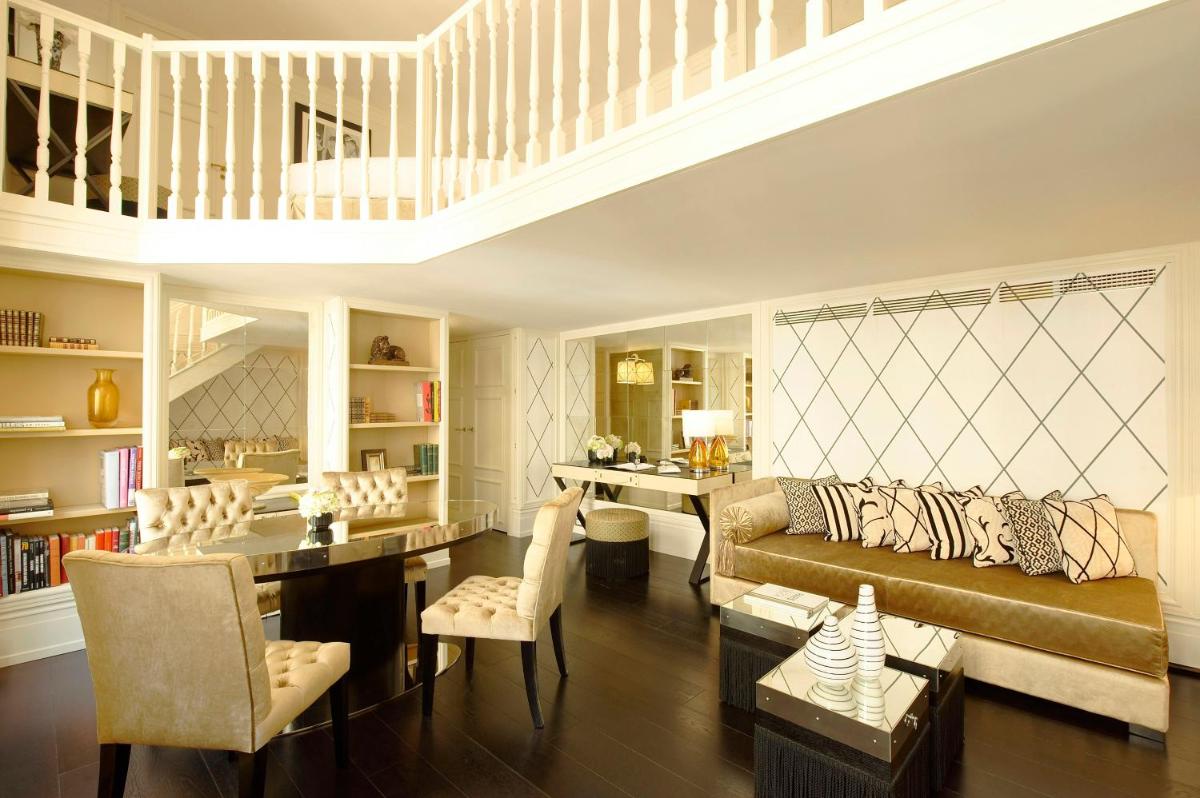 Coin salon dans l'établissement Castille Paris – Starhotels Collezione