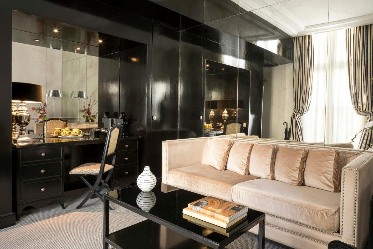 Coin salon dans l'établissement Castille Paris – Starhotels Collezione