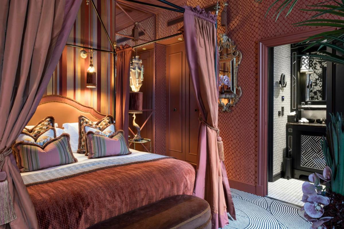 Un ou plusieurs lits dans un hébergement de l'établissement Castille Paris – Starhotels Collezione