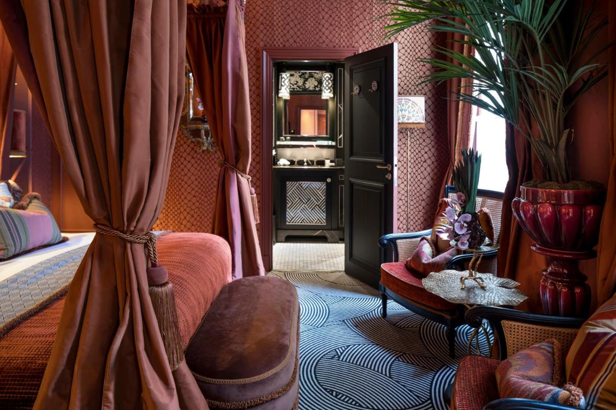 Coin salon dans l'établissement Castille Paris – Starhotels Collezione