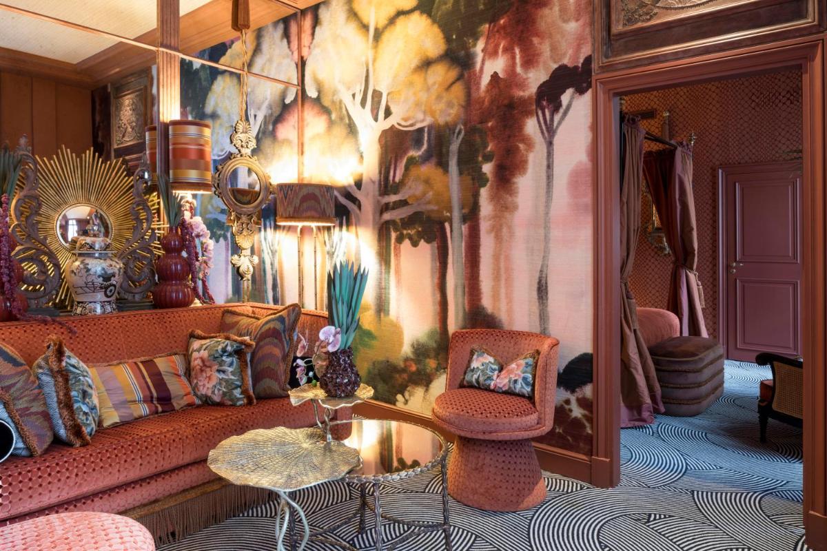 Coin salon dans l'établissement Castille Paris – Starhotels Collezione
