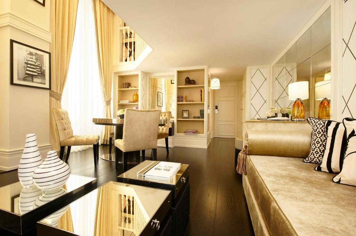 Coin salon dans l'établissement Castille Paris – Starhotels Collezione