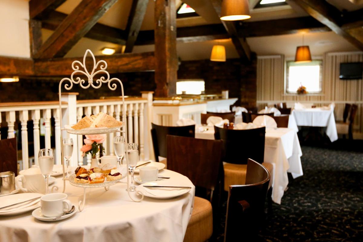 Fairways Lodge & Leisure Club - Housity