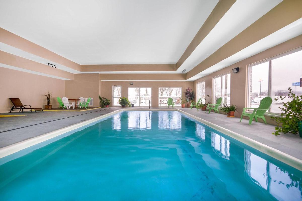 Days Inn & Suites by Wyndham Cuba - Housity