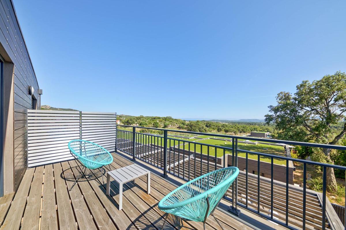Balcon ou terrasse dans l'établissement Résidence Pierre & Vacances Premium Les Terrasses d'Arsella