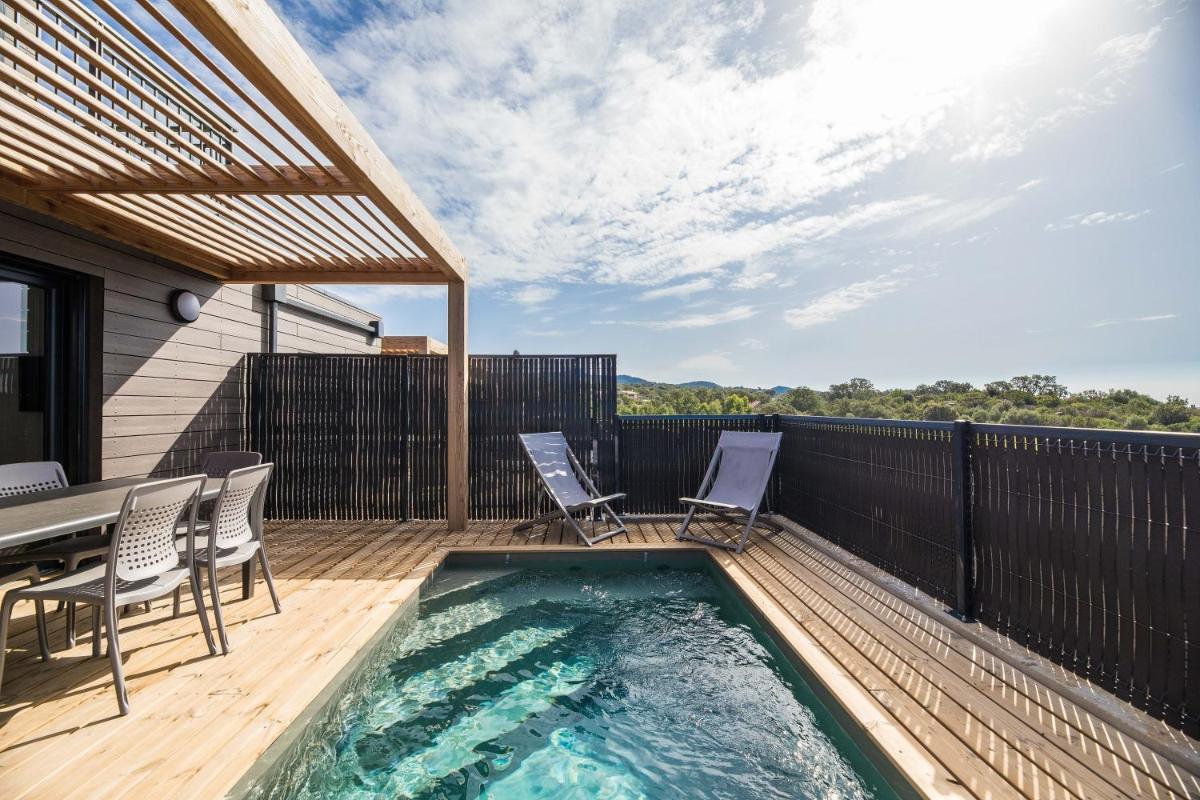 Piscine de l'établissement Résidence Pierre & Vacances Premium Les Terrasses d'Arsella ou située à proximité
