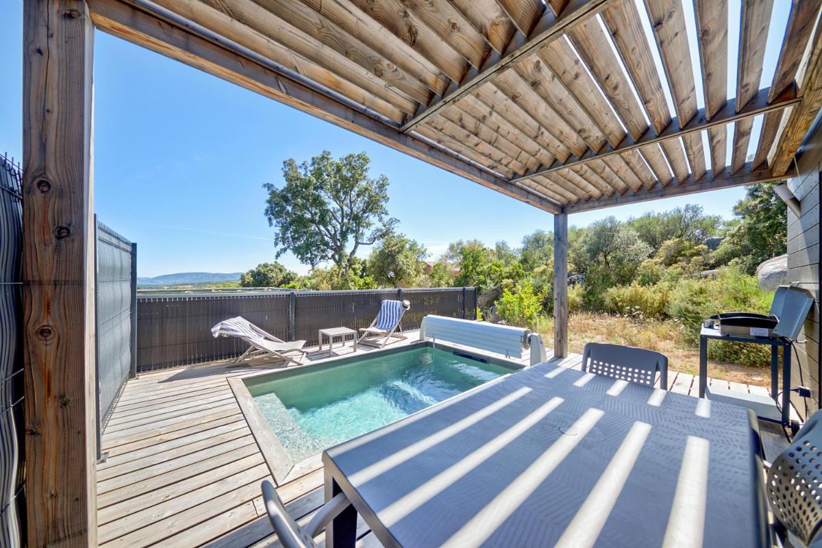 Piscine de l'établissement Résidence Pierre & Vacances Premium Les Terrasses d'Arsella ou située à proximité