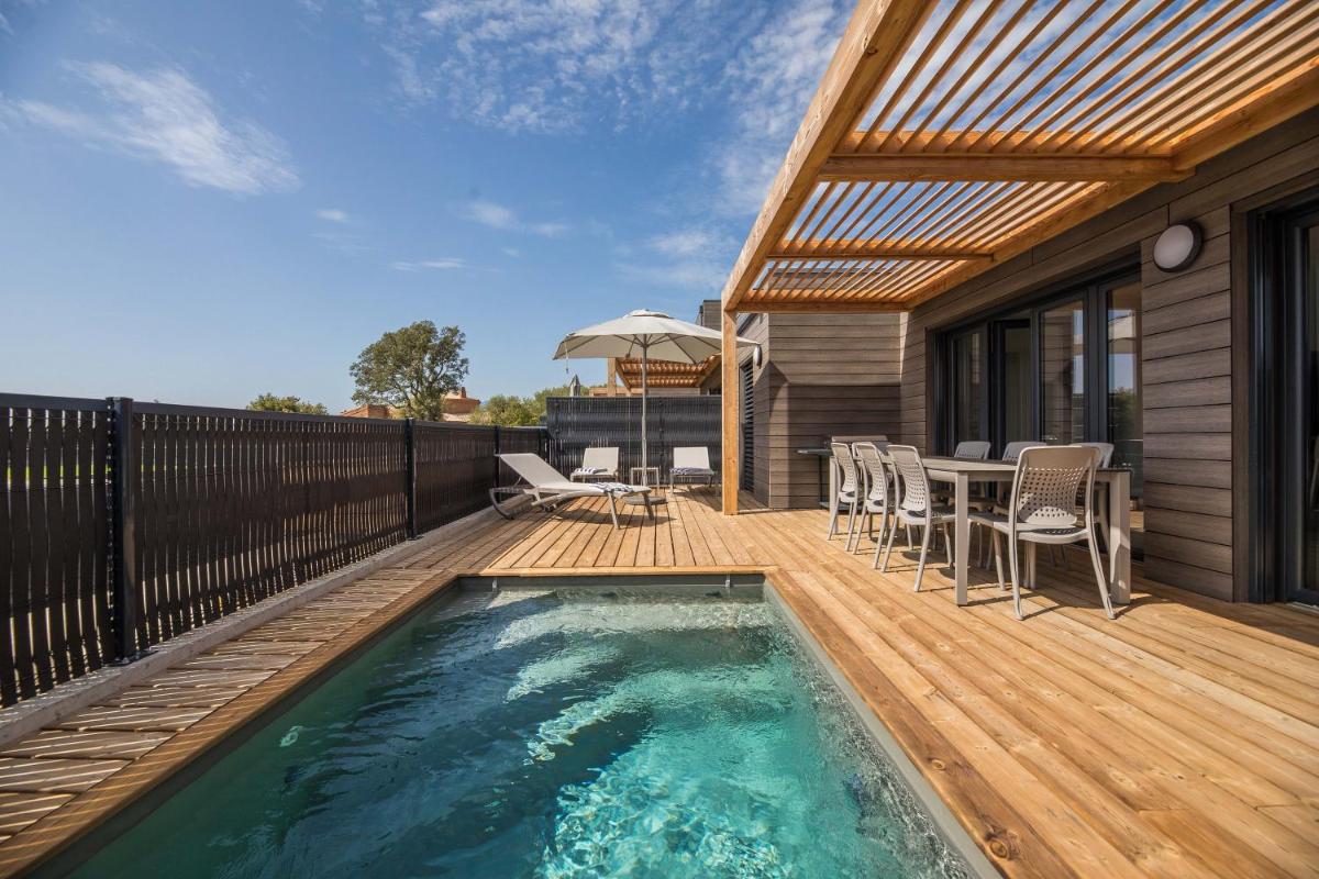 Piscine de l'établissement Résidence Pierre & Vacances Premium Les Terrasses d'Arsella ou située à proximité