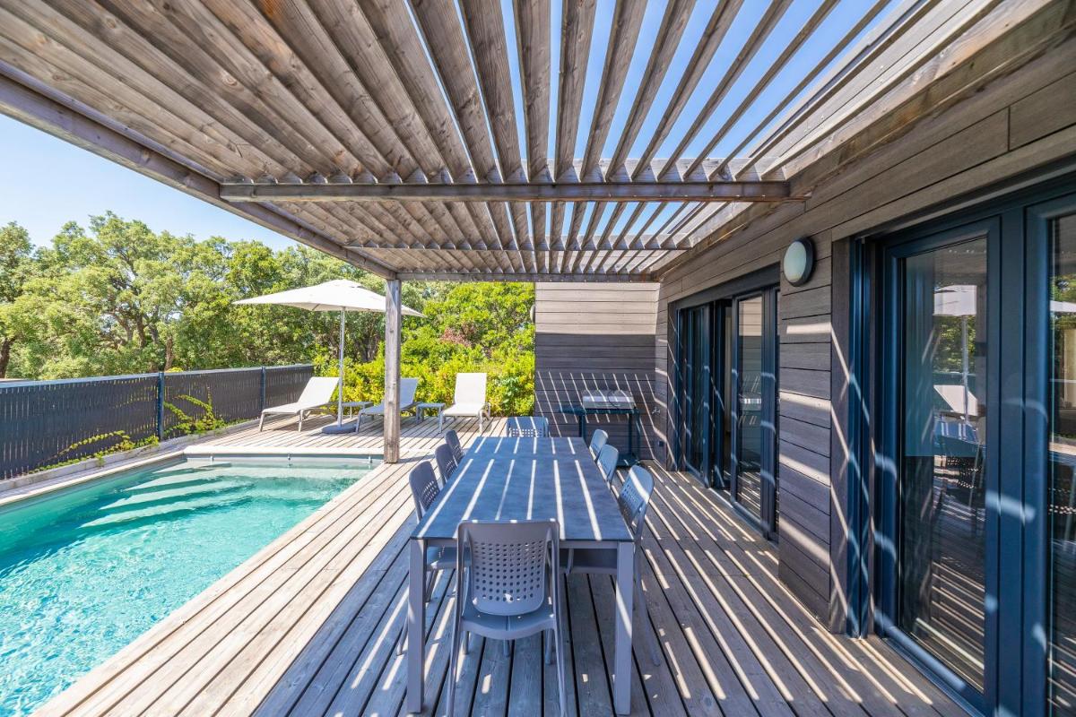 Piscine de l'établissement Résidence Pierre & Vacances Premium Les Terrasses d'Arsella ou située à proximité