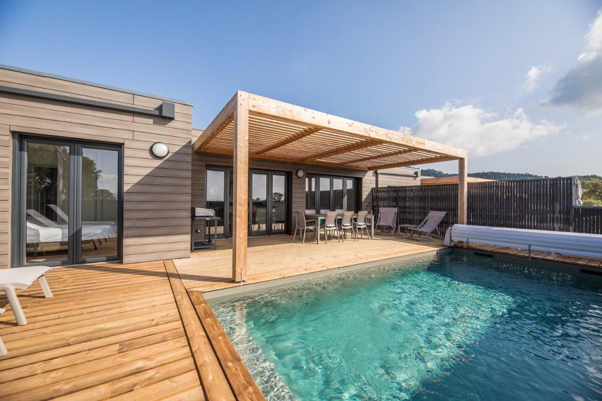 Piscine de l'établissement Résidence Pierre & Vacances Premium Les Terrasses d'Arsella ou située à proximité