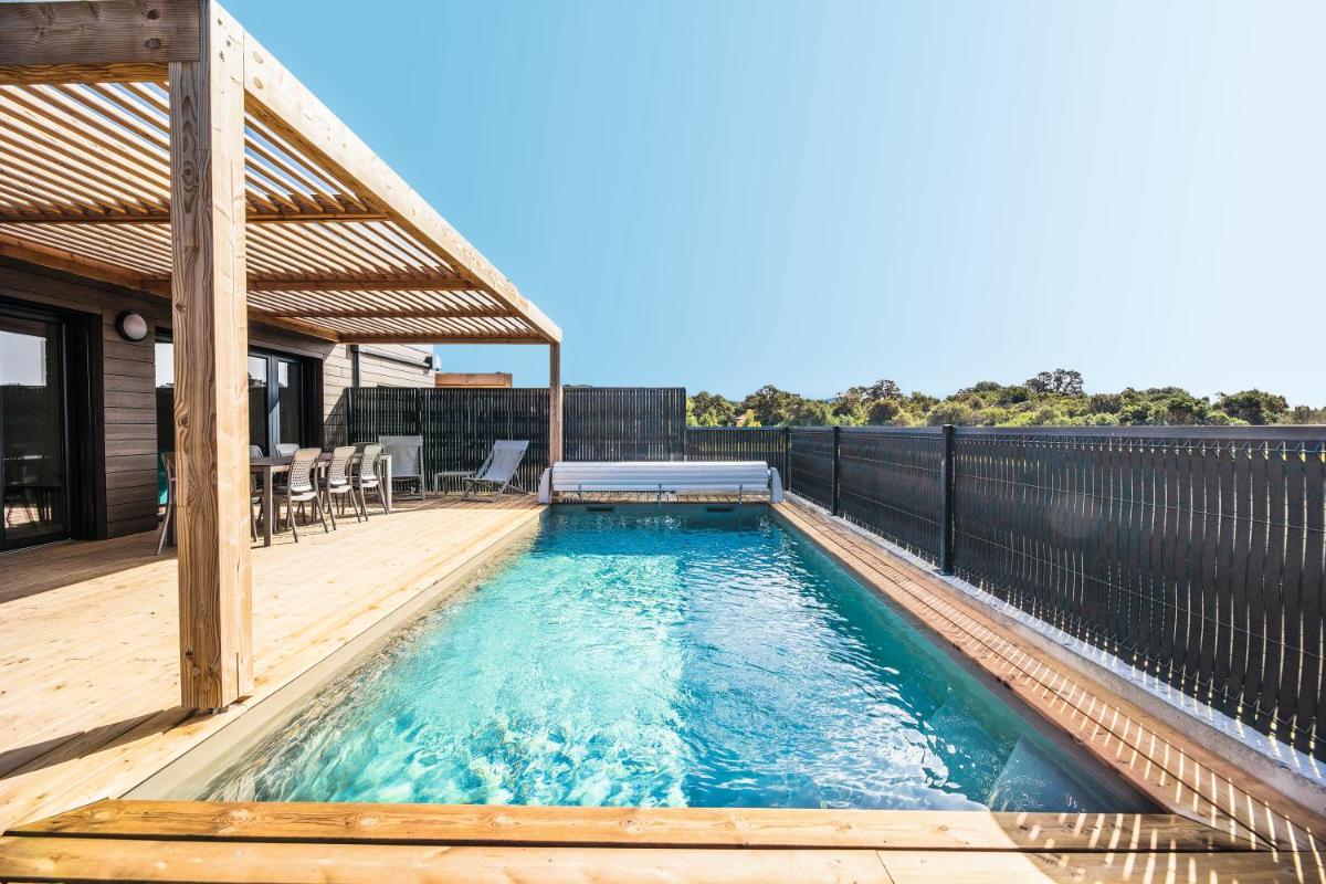 Piscine de l'établissement Résidence Pierre & Vacances Premium Les Terrasses d'Arsella ou située à proximité