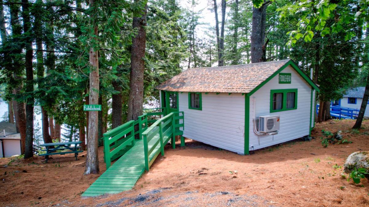 Getogether Pines Lakeside Cabin Resort - Housity
