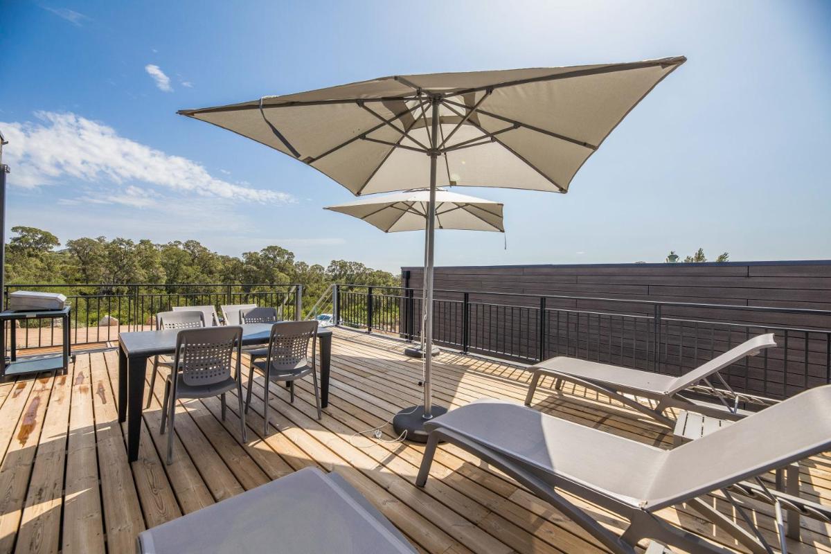 Balcon ou terrasse dans l'établissement Résidence Pierre & Vacances Premium Les Terrasses d'Arsella
