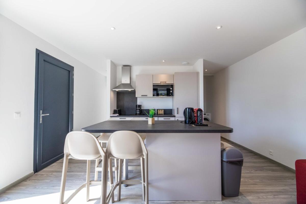 Cuisine ou kitchenette dans l'établissement Résidence Pierre & Vacances Premium Les Terrasses d'Arsella