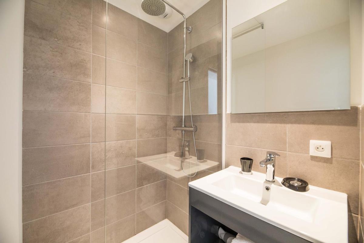 Salle de bains dans l'établissement Résidence Pierre & Vacances Premium Les Terrasses d'Arsella