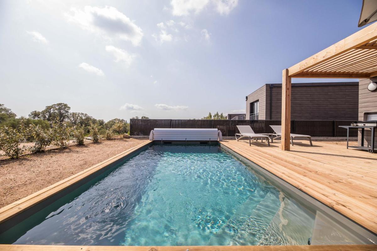Piscine de l'établissement Résidence Pierre & Vacances Premium Les Terrasses d'Arsella ou située à proximité