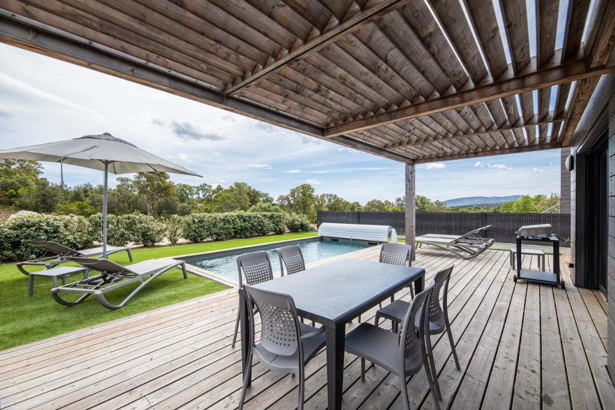 Piscine de l'établissement Résidence Pierre & Vacances Premium Les Terrasses d'Arsella ou située à proximité