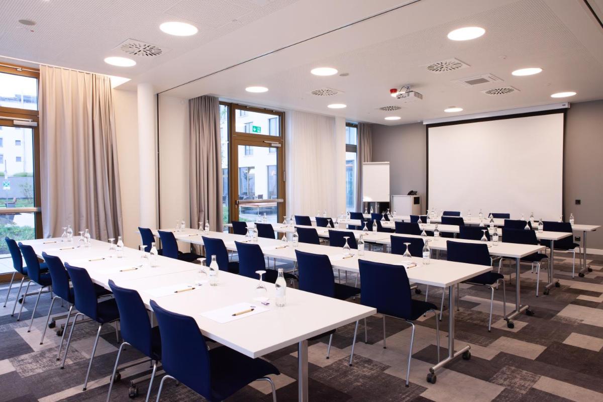 Hampton By Hilton Stuttgart Airport - Housity