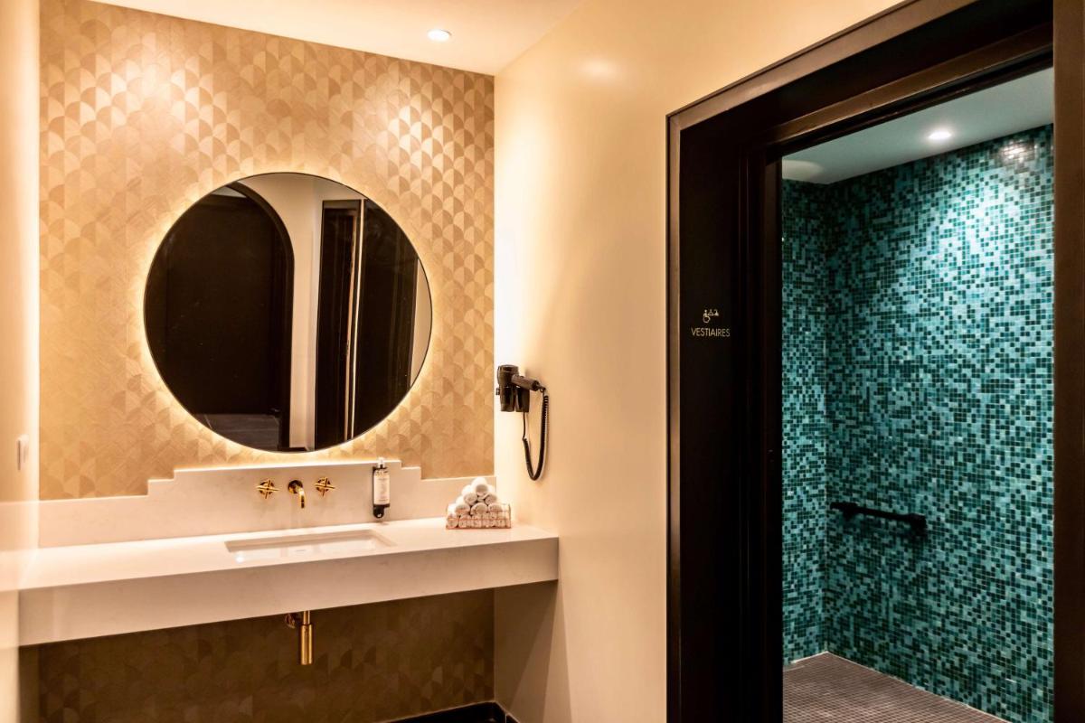 Salle de bains dans l'établissement Best Western Plus Crystal, Hotel,Bar & Spa