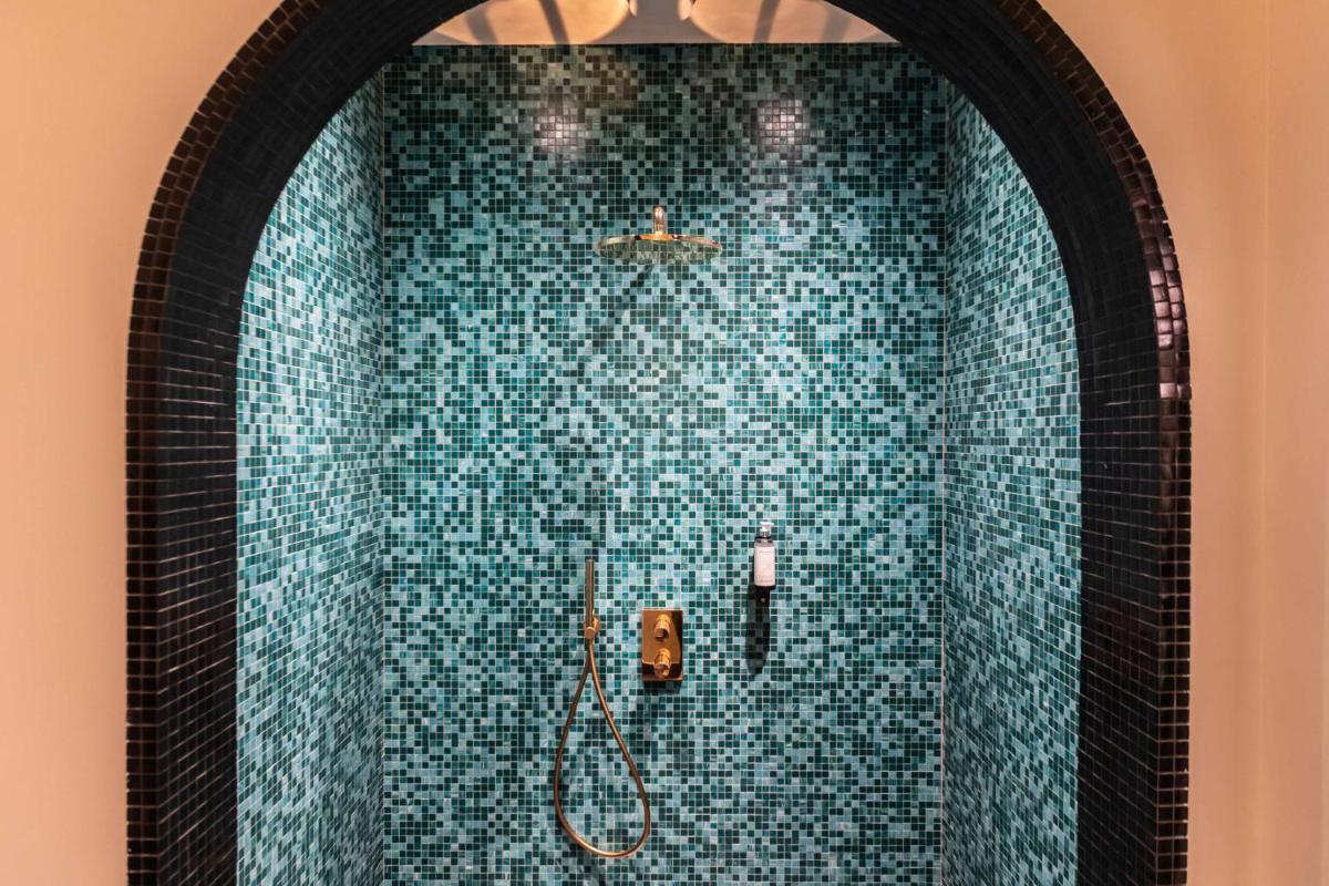 Salle de bains dans l'établissement Best Western Plus Crystal, Hotel,Bar & Spa