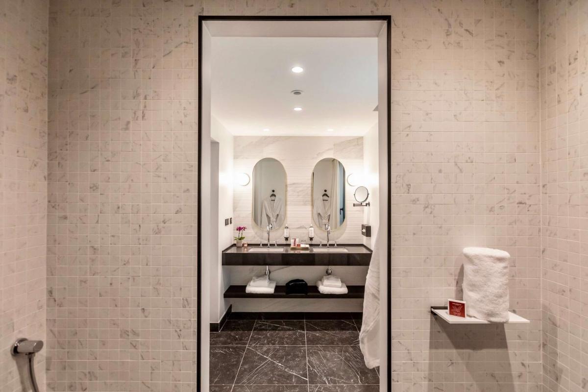 Salle de bains dans l'établissement Best Western Plus Crystal, Hotel,Bar & Spa