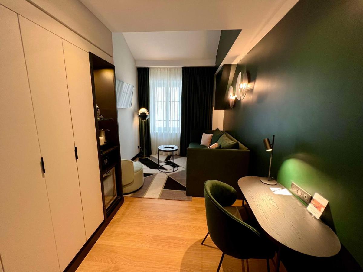 Coin salon dans l'établissement Best Western Plus Crystal, Hotel,Bar & Spa