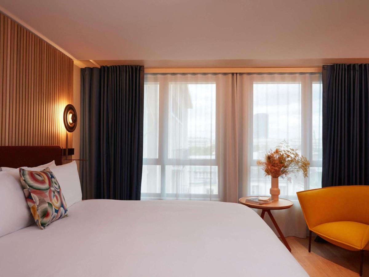 Un ou plusieurs lits dans un hébergement de l'établissement SO/ Paris Hotel