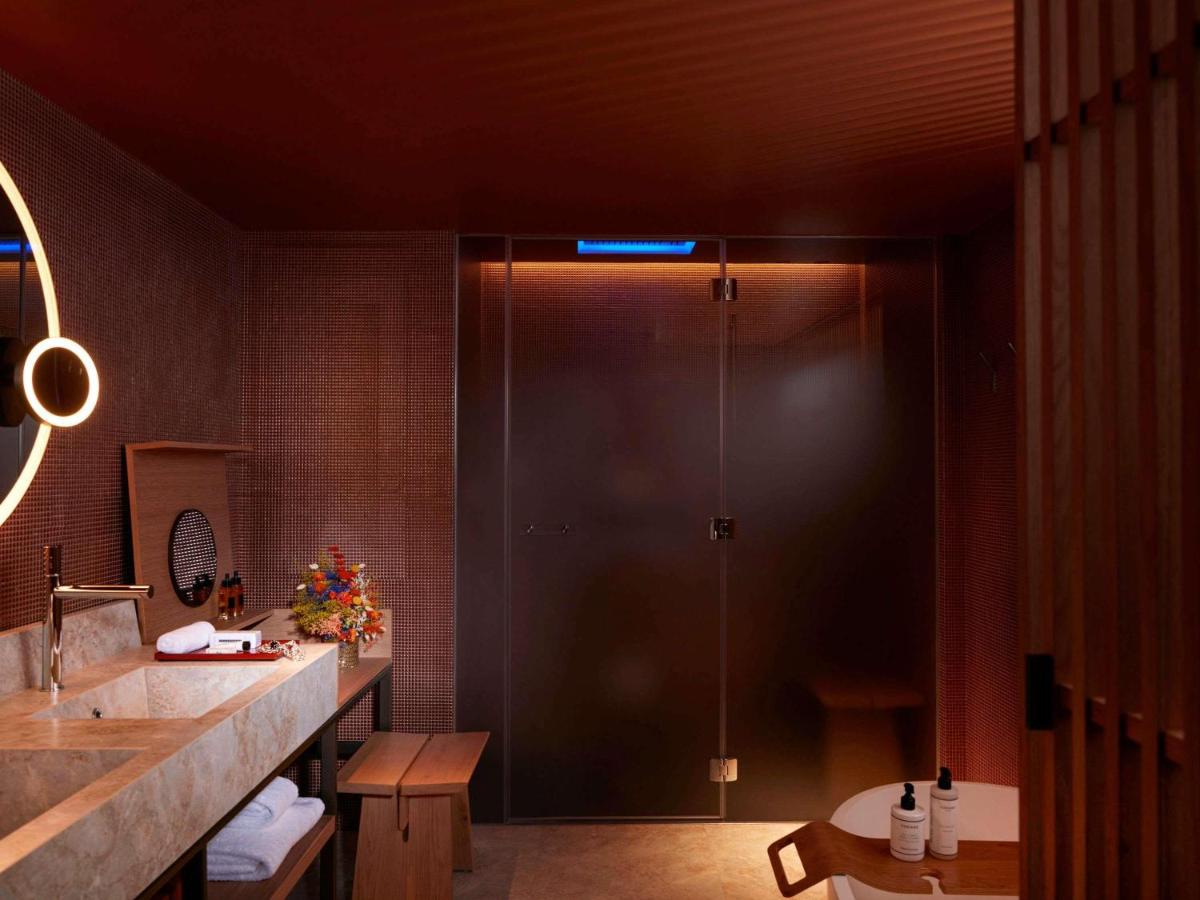 Salle de bains dans l'établissement SO/ Paris Hotel